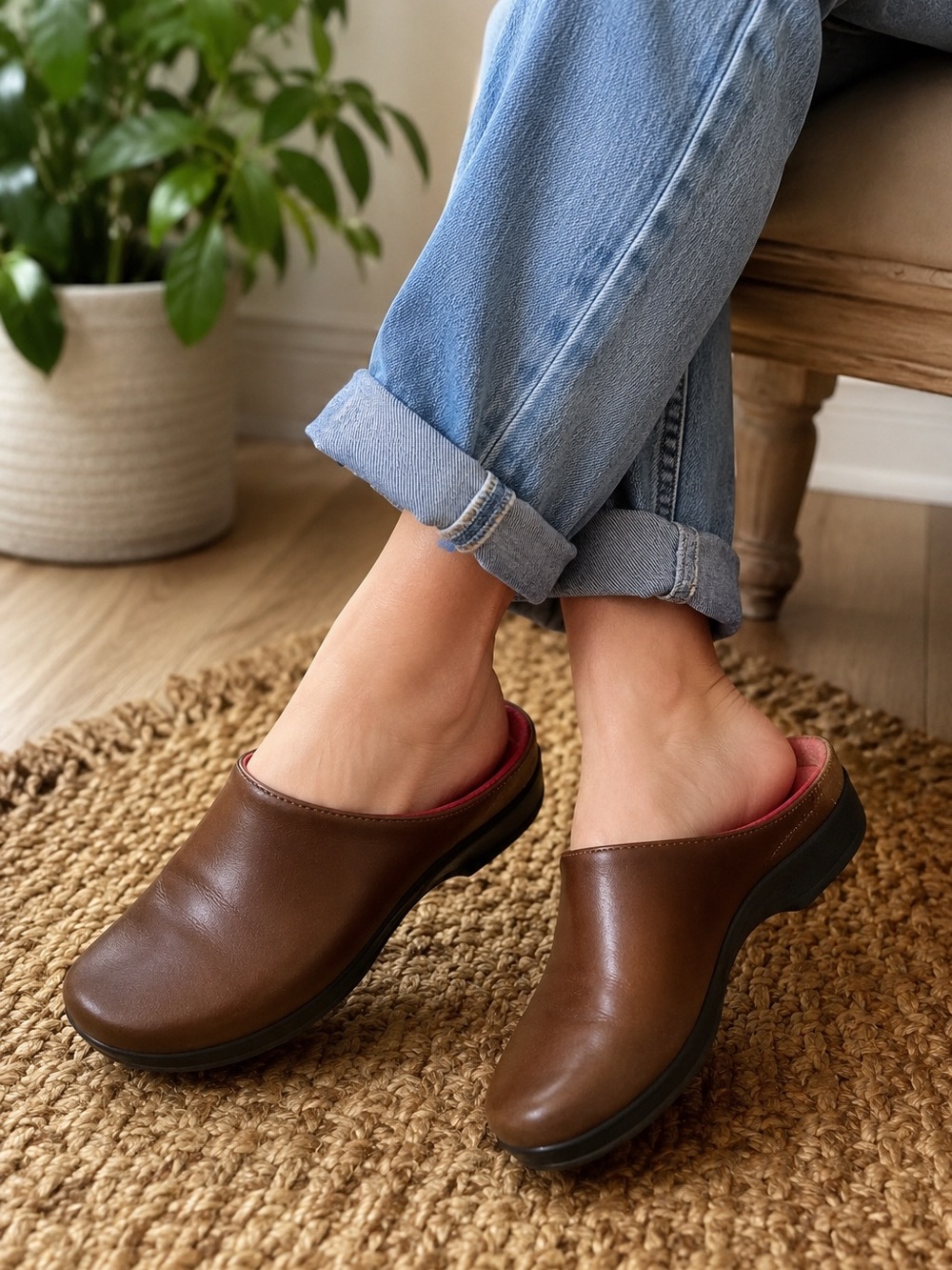 Crocs Brown Leather Mule‎ Clogs Comfort Slip-On Shoes Red Footbed Women’s